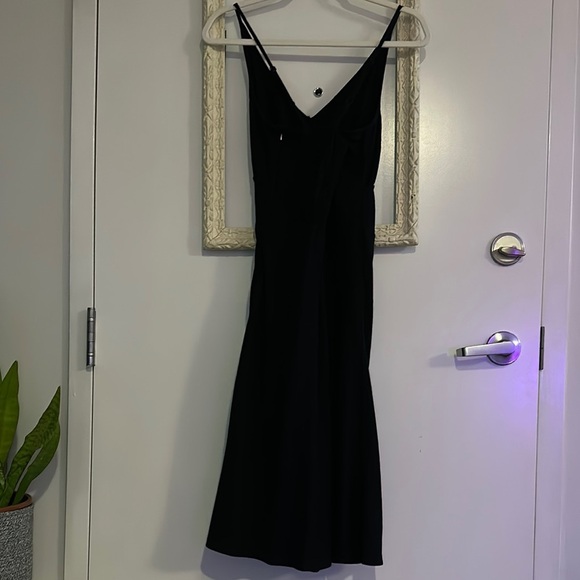 REITMANS | Linen Black Floral Embroidered Dress with Smocking - Picture 10 of 16